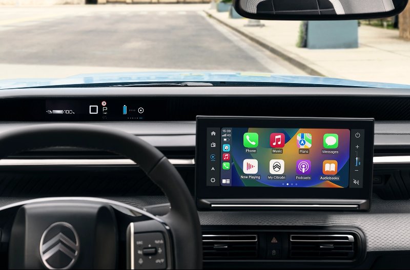 CLOSE UP OF THE CENTRAL CONSOLE SCREEN