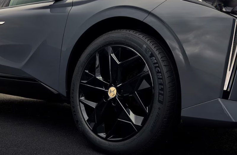 Close up of the wheel of the car