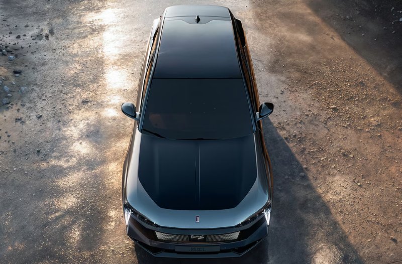bird eye of the roof of the car