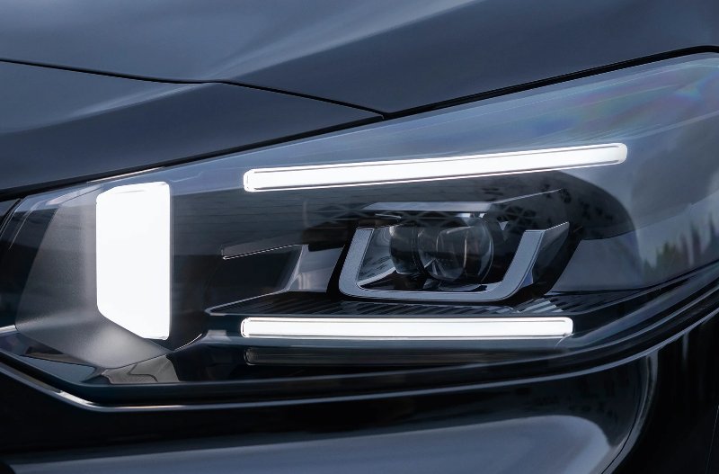 close up of the headlights